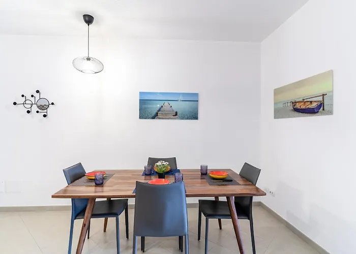 Calipso Big Apt With Sea View, Parking & Pool